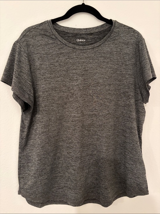 Quince Tops - Quince workout short size large gray